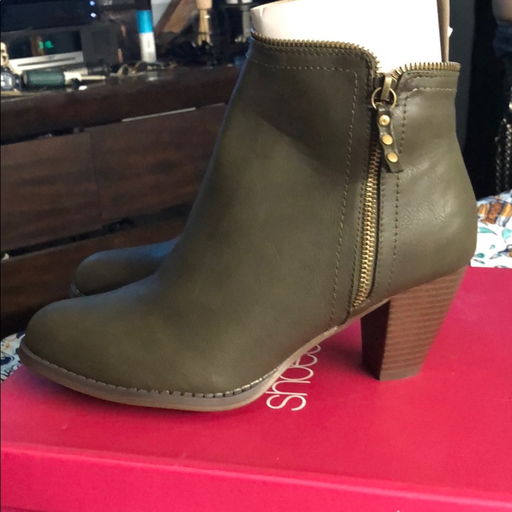 Shoedazzle Olive green booties